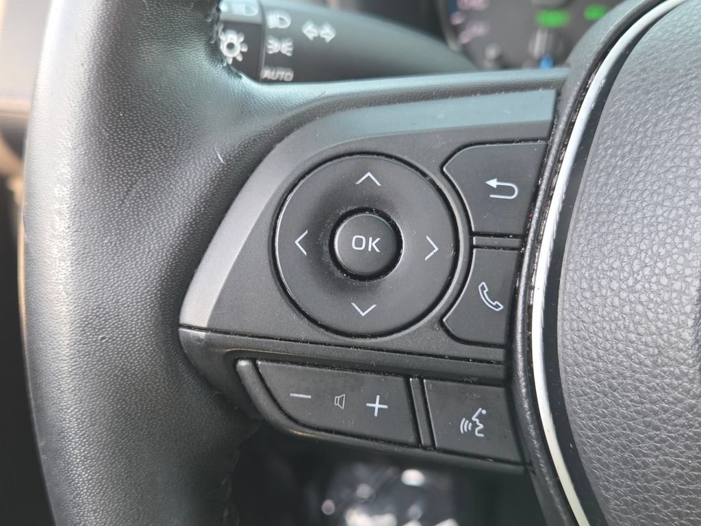 2022 Toyota RAV4 SE - Photo 17