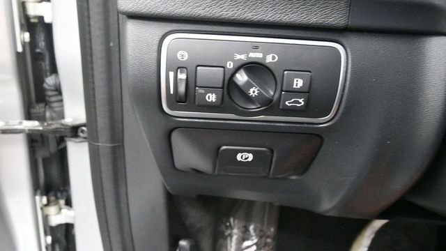 Used 2017 Silver Volvo T5 image 21