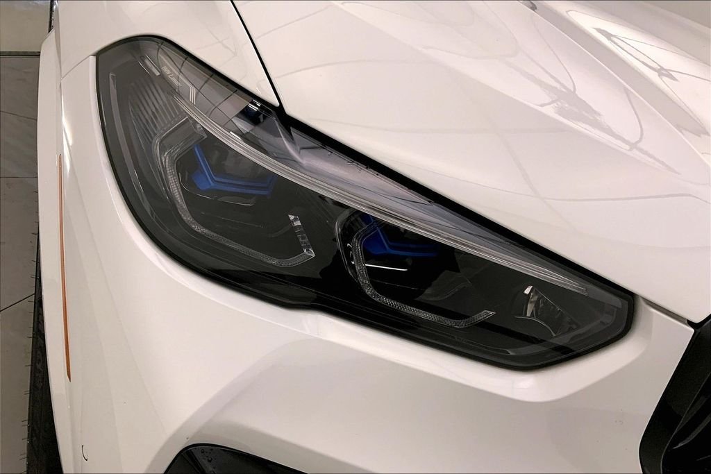 Used 2022 Alpine White BMW  image 27