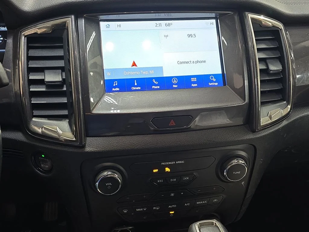 Used 2020 White Platinum Clearcoat Metallic Ford Lariat image 20