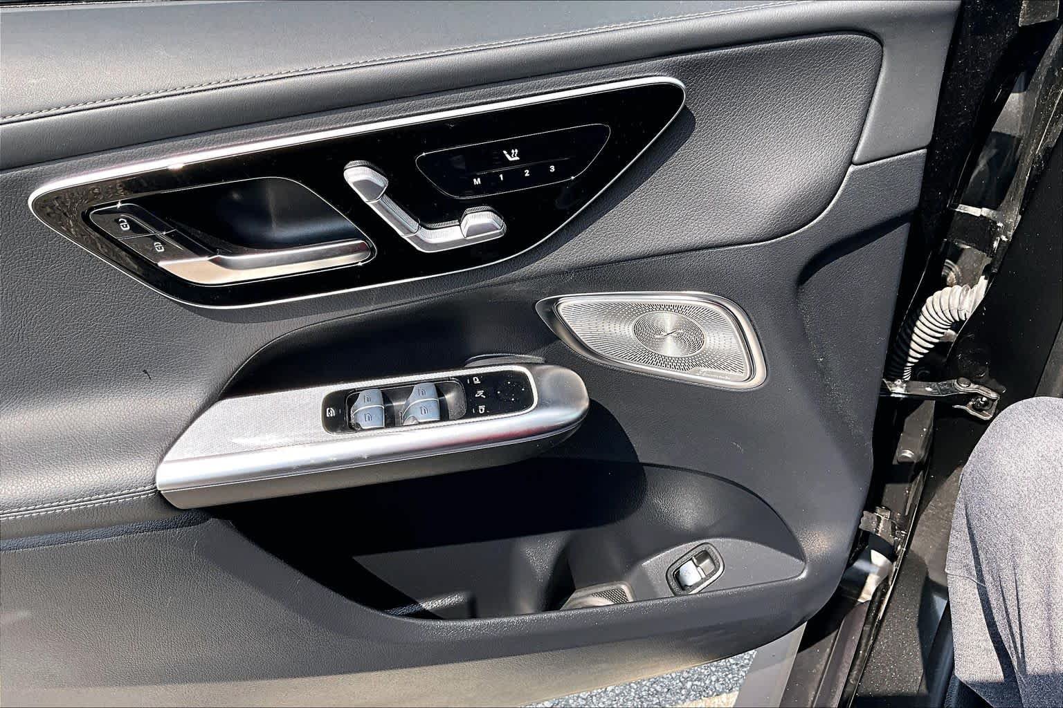 Used 2025 Graphite Grey Metallic Mercedes-Benz GLC 300 image 34