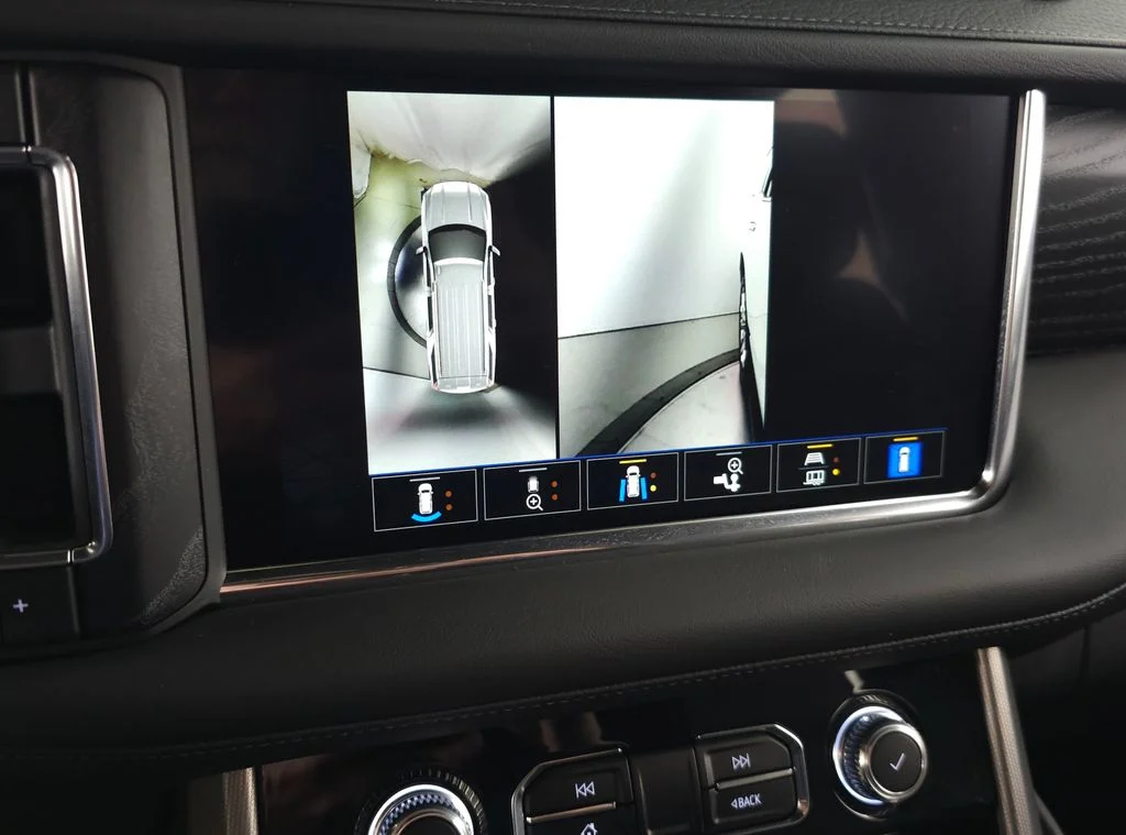 Used 2024 White GMC Denali image 33