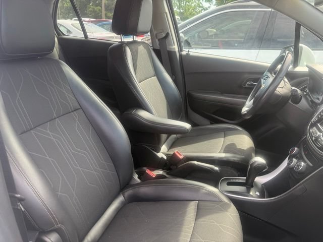 Used 2020 SUMMIT WHITE Chevrolet LT image 4