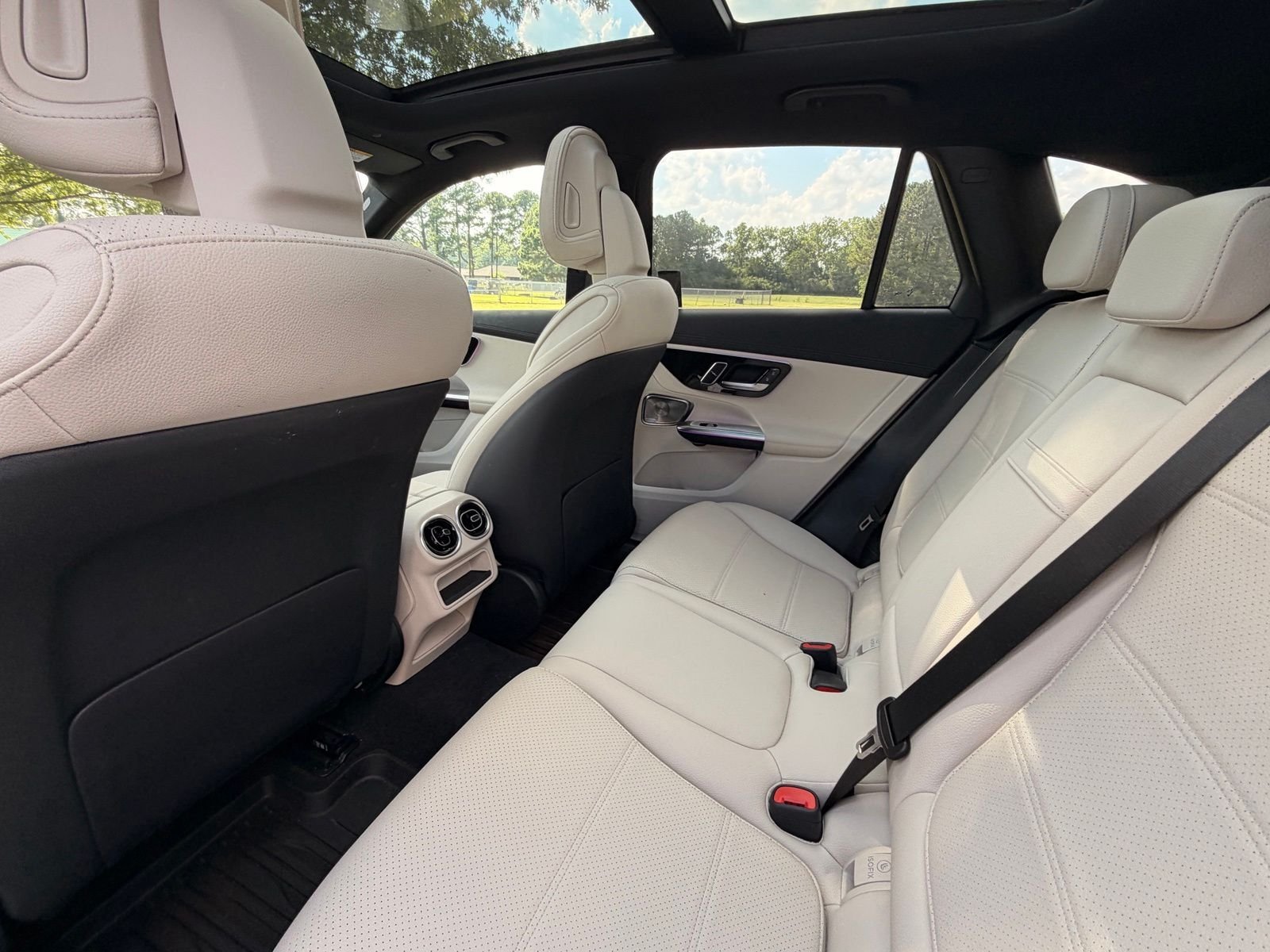 Certified Used 2025 MANUFAKTUR Moonlight White Metallic Mercedes-Benz GLC 300 image 15