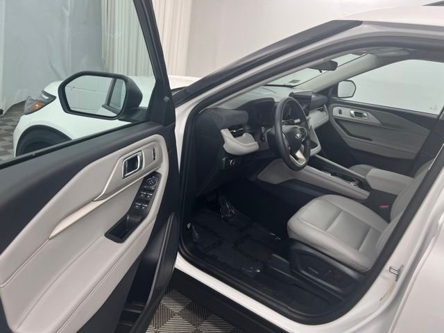 New 2026 Star White Metallic Tri-Coat Ford Active image 14