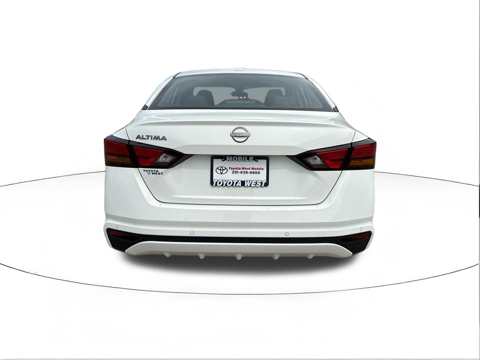 Used 2025 Glacier White Nissan SV image 4
