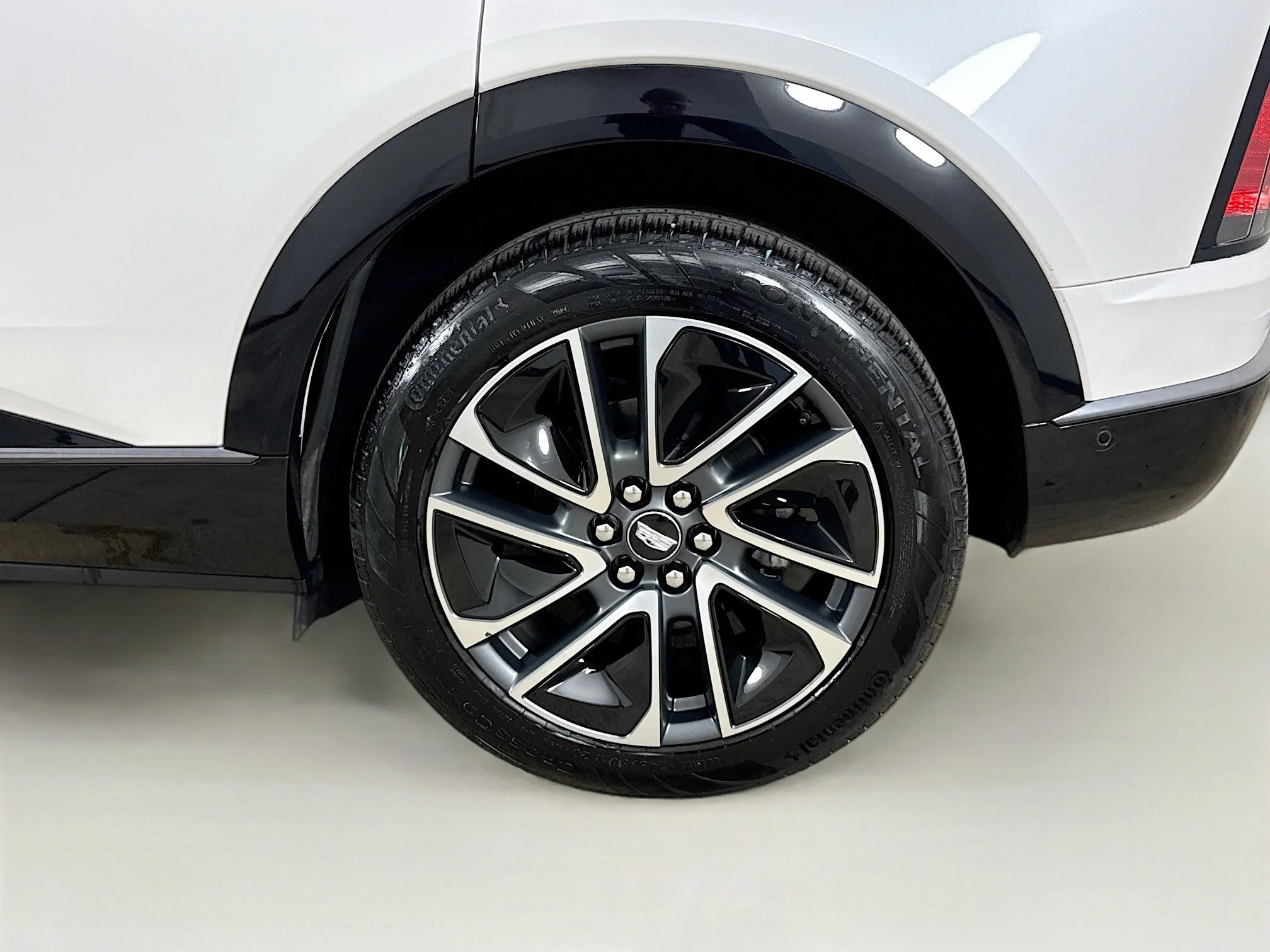 Used 2025 Crystal White Tricoat Cadillac Sport 1 image 35