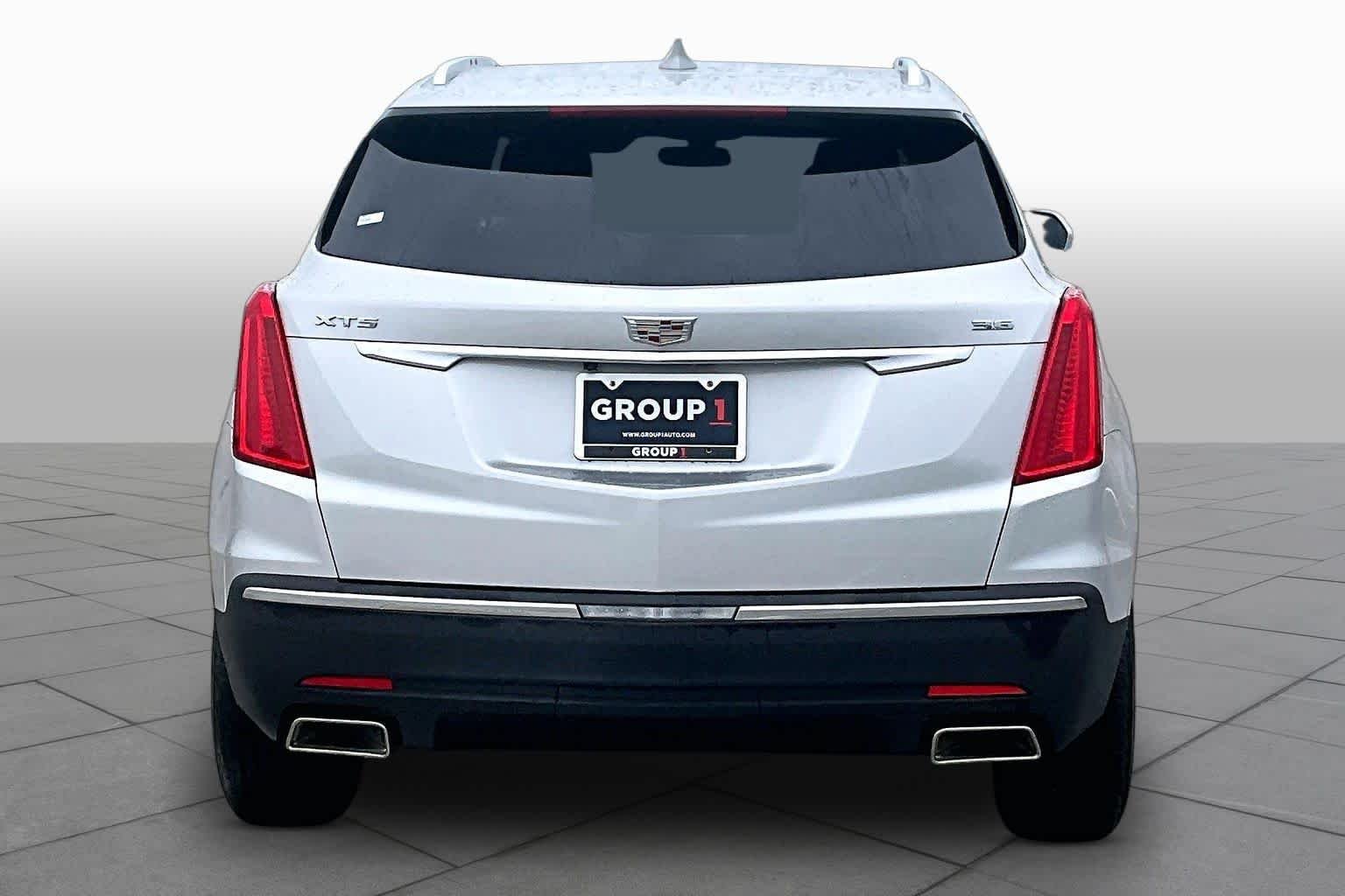 Pre-Owned 2017 Cadillac XT5 Luxury FWD