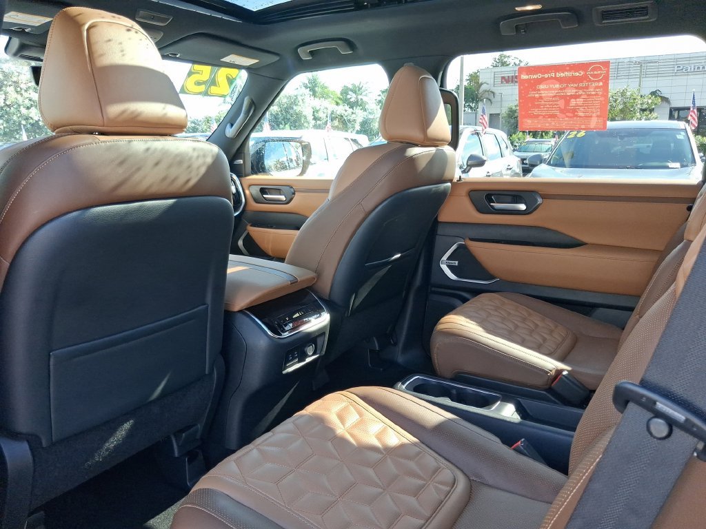 Used 2025 White Nissan Platinum Reserve image 14
