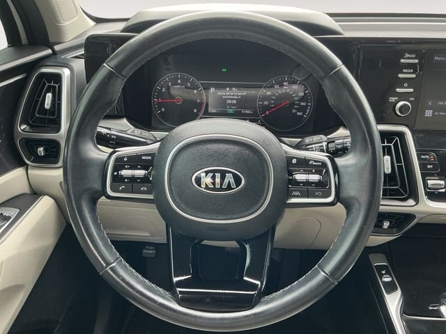 Used 2021 White Kia S image 12