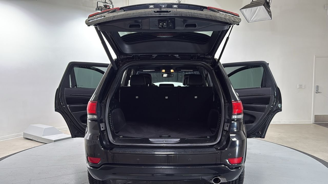 Used 2018 Black Jeep Altitude image 16