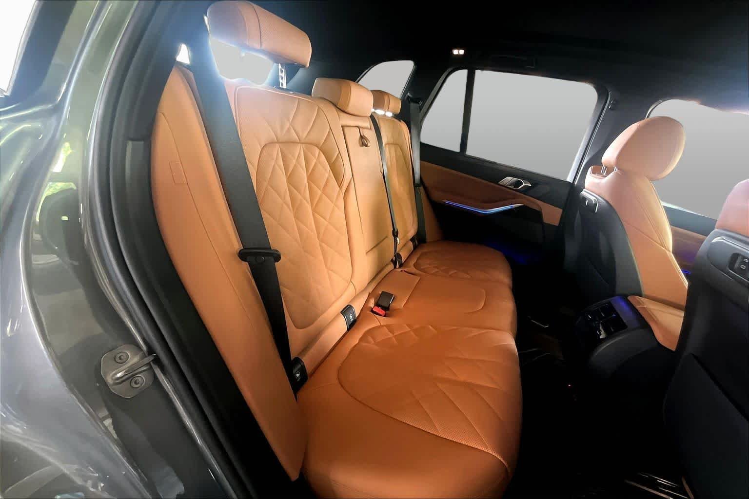 Used 2024 Skyscraper Grey Metallic BMW sDrive40i image 18