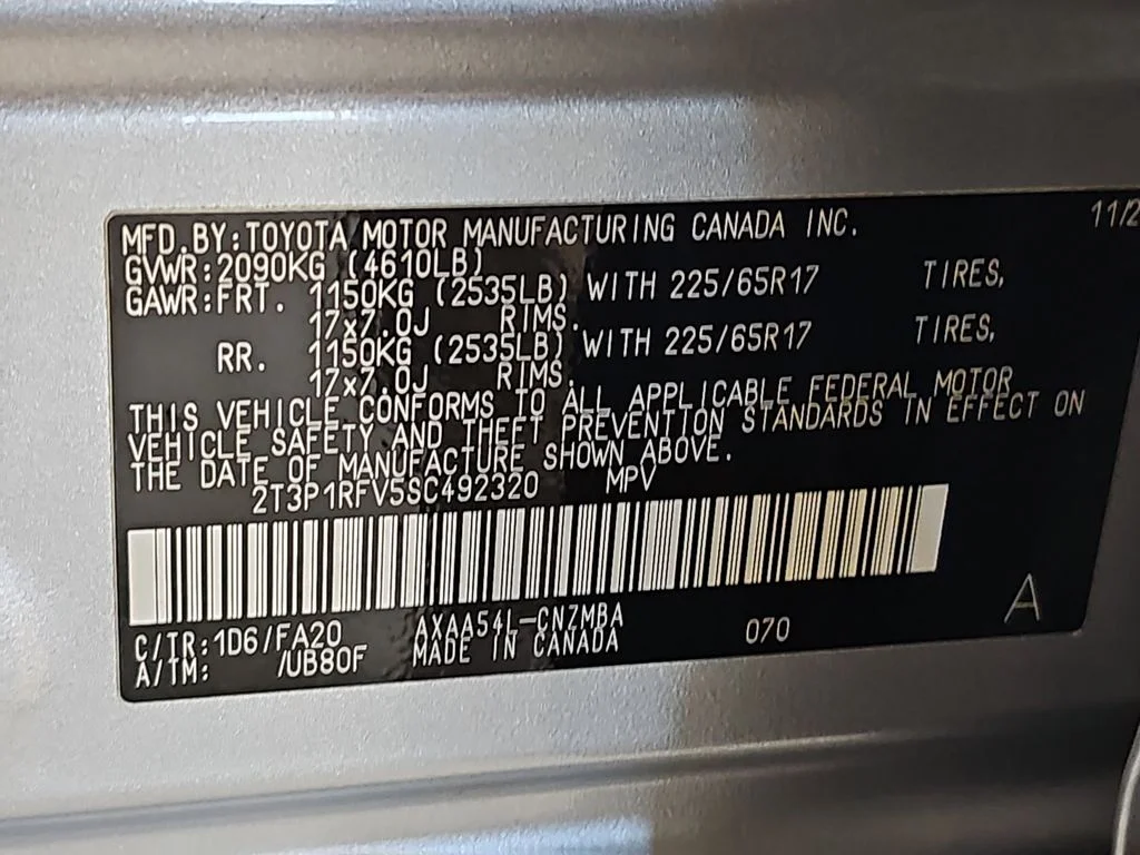 Used 2025 Silver Toyota XLE image 36