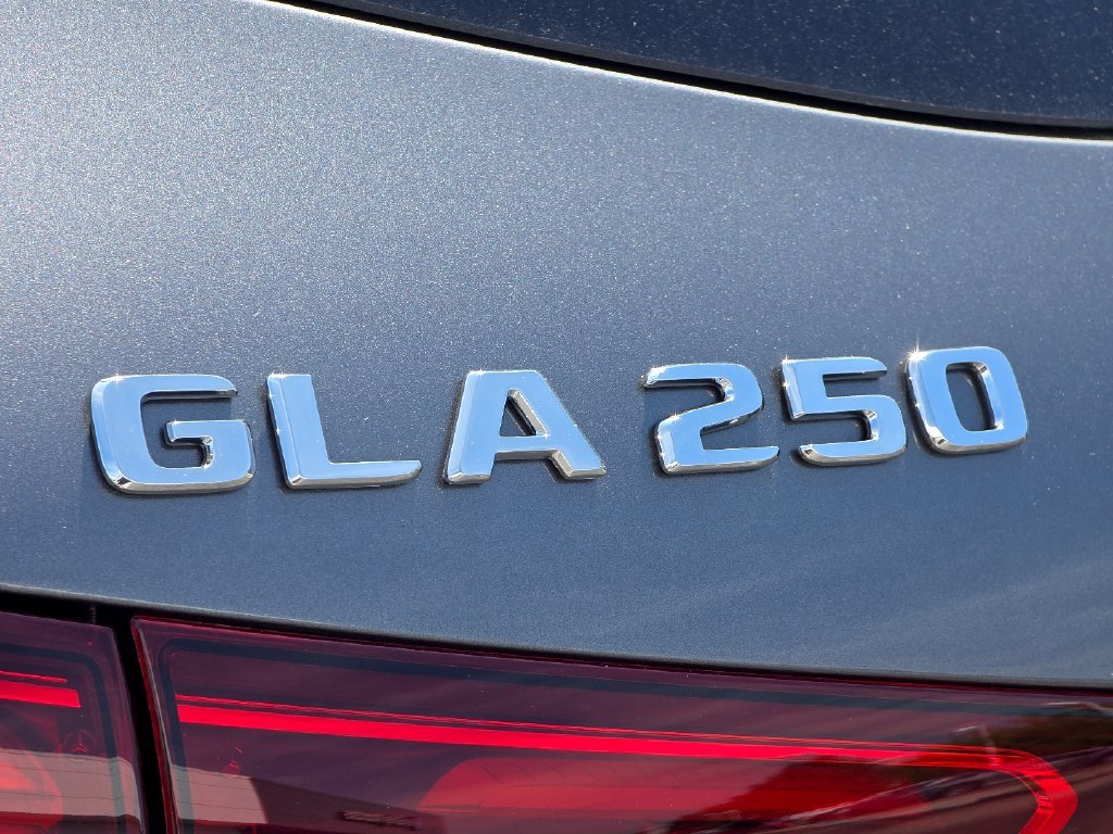 New 2026 Mountain Grey Metallic Mercedes-Benz GLA 250 image 19