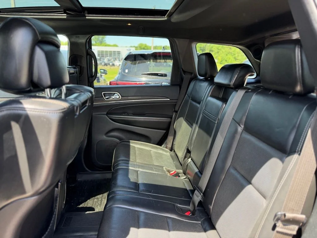 Used 2017 Red Jeep Limited image 6