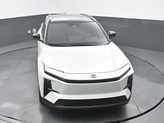 New 2026 Wind Chill Pearl/Black Toyota XSE image 29
