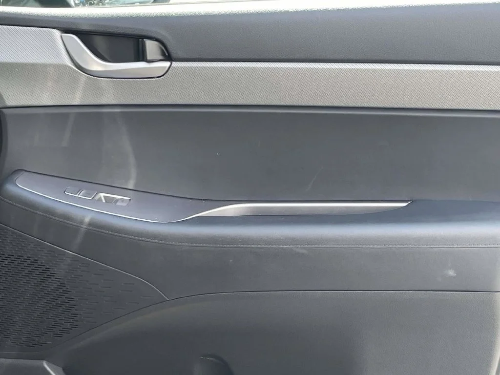 Certified Used 2025 Black Hyundai SEL image 17
