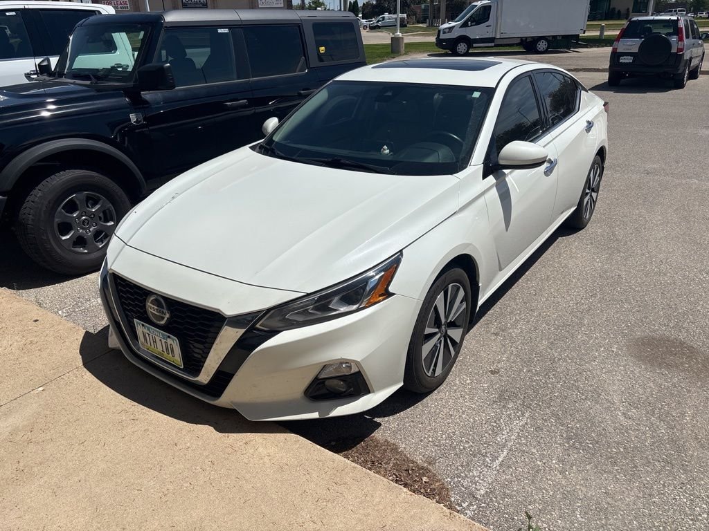 Used 2019 White Nissan 2.5 SL image 2