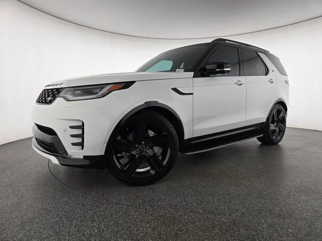 2025 Land Rover Discovery P300 Dynamic SE's photo