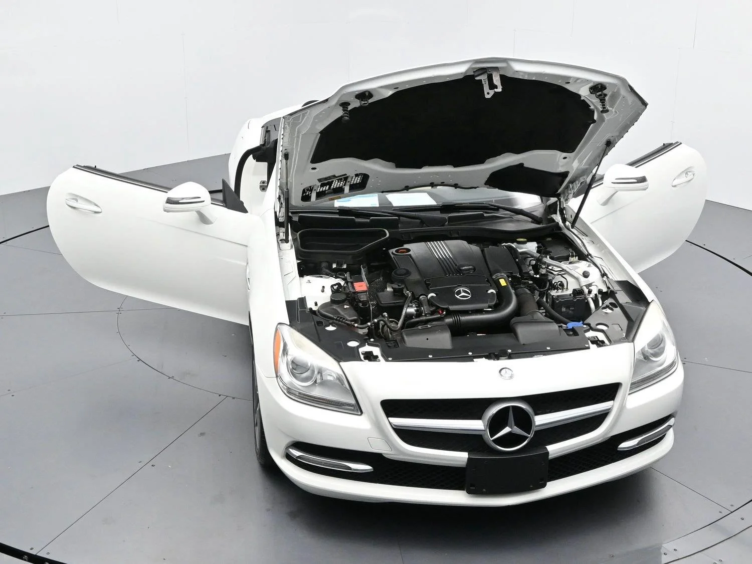 Used 2015 White Mercedes-Benz SLK 250 image 38