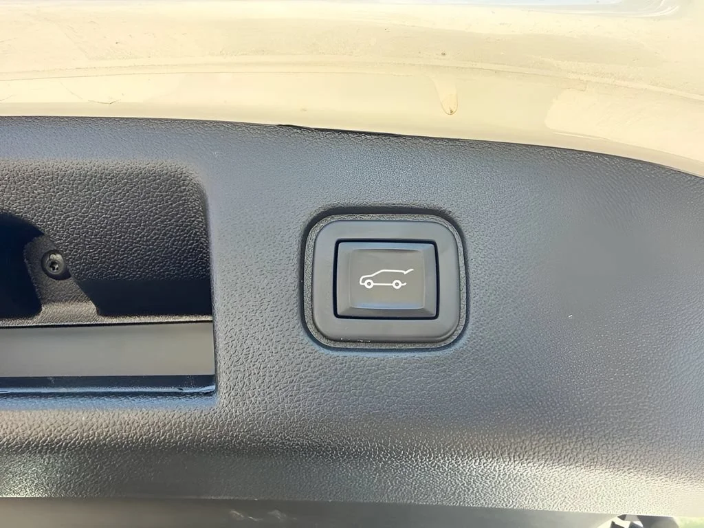 Used 2024 Iridescent Pearl Tricoat Chevrolet LT image 32