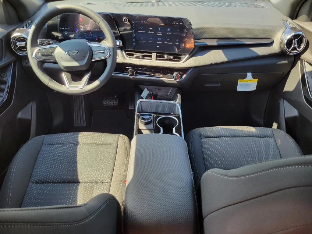 New 2027 Summit White Chevrolet LT image 17