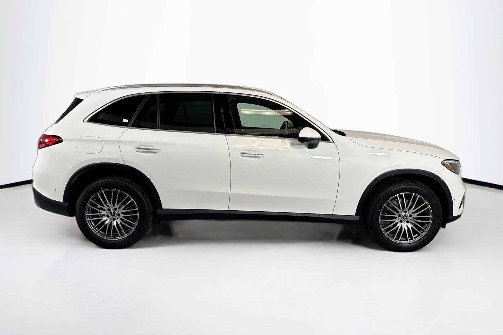New 2026 Polar White Mercedes-Benz GLC 300 image 4