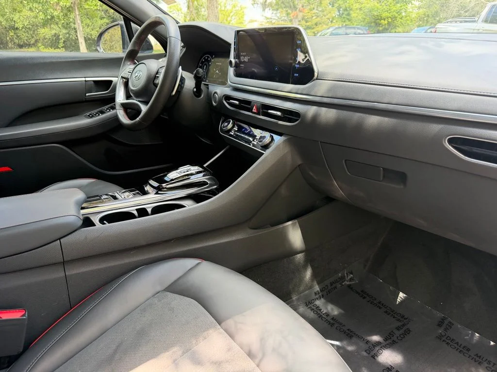 Used 2022 Shimmering Silver Hyundai SEL Plus image 9