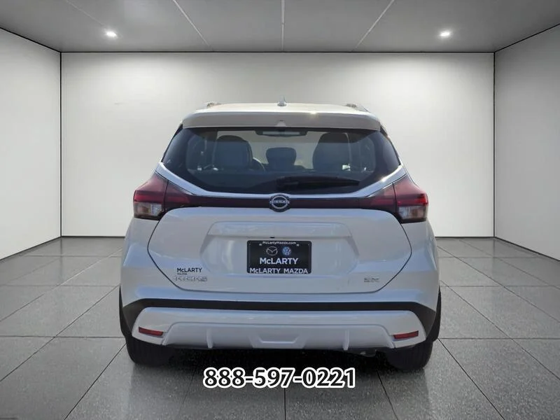 Used 2022 Aspen White NISSAN SR image 4