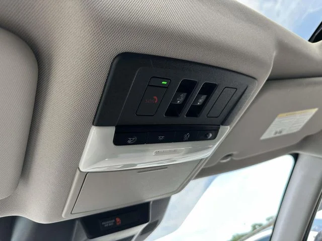 Used 2021 Gray Nissan Platinum image 31