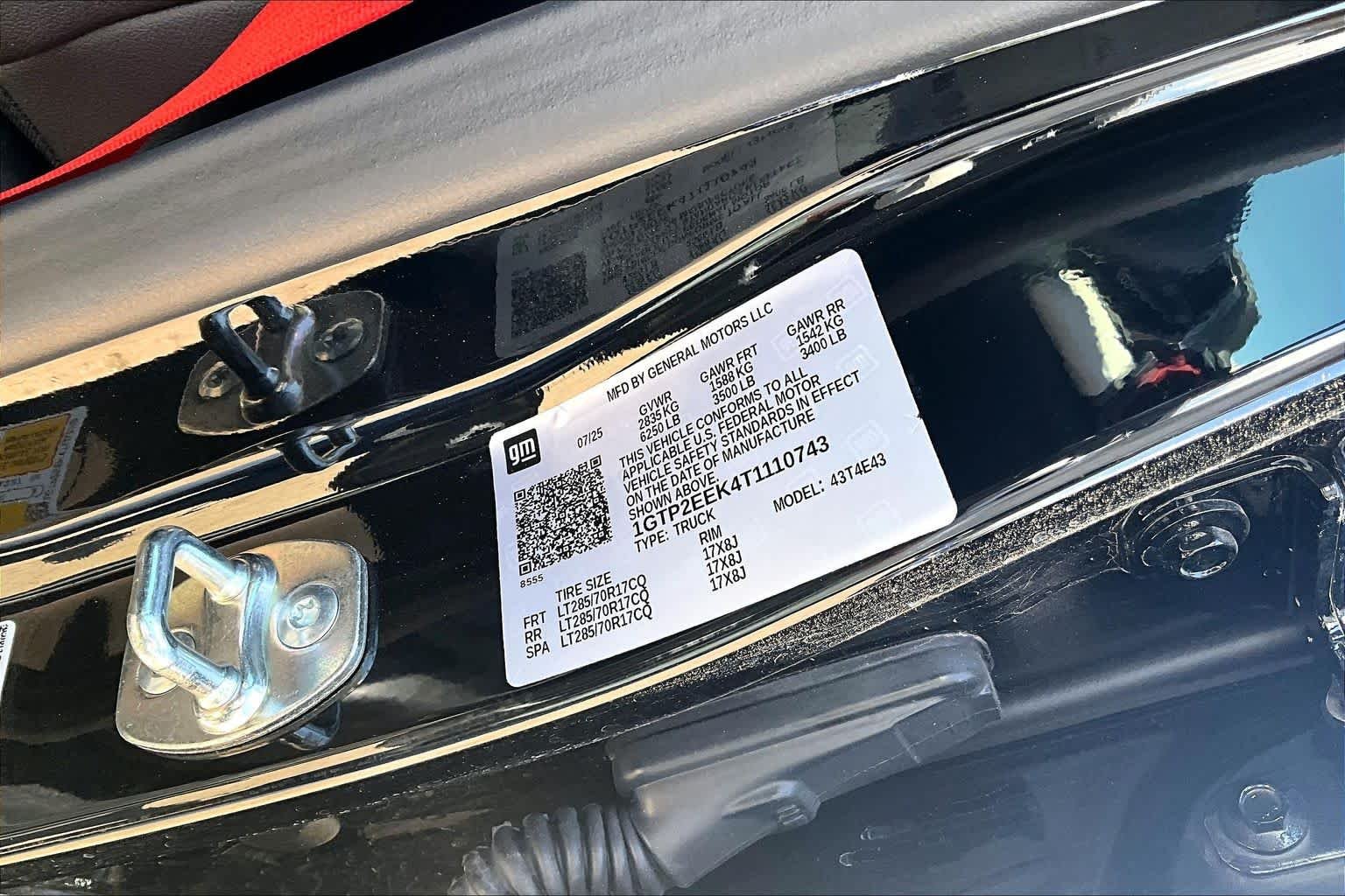 Used 2026 Onyx Black GMC 4WD AT4X image 31