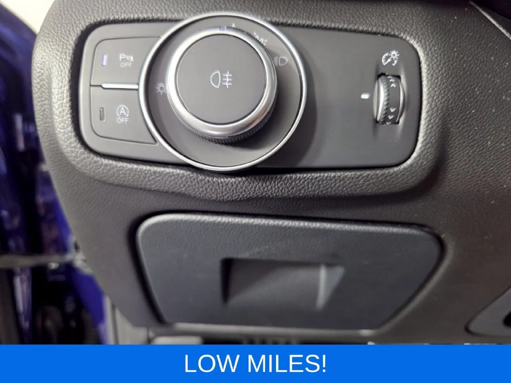 Used 2022 Anodized Blue Metallic Alfa Romeo Sprint image 18