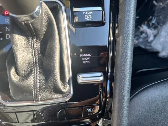 New 2026 White Jeep Latitude image 23