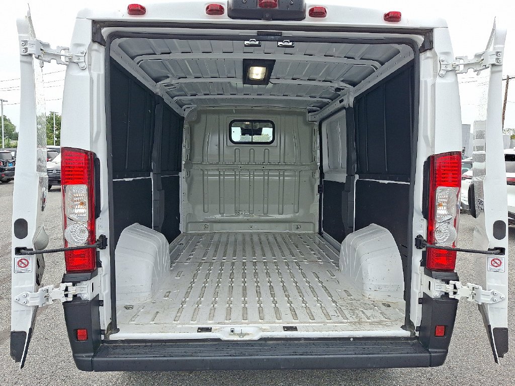 Used 2025 White Ram Base image 27