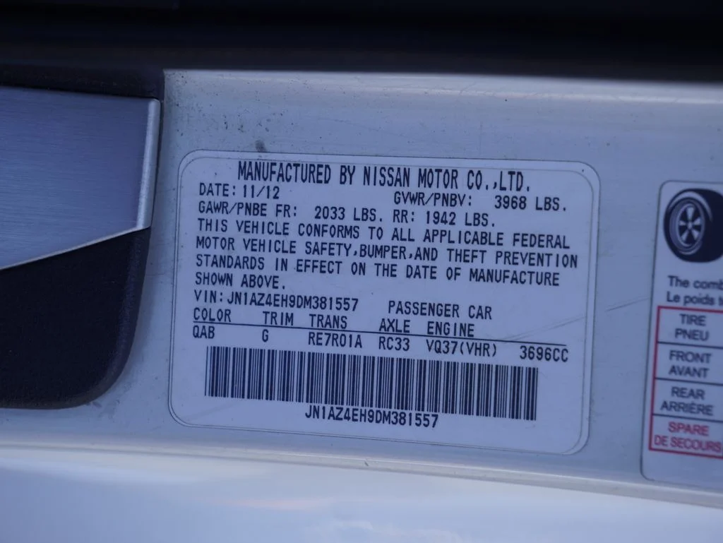 Used 2013 White Nissan Base image 6