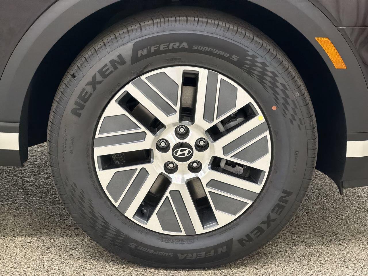 New 2026 Galaxy Maroon Pearl Hyundai SEL 7P image 10