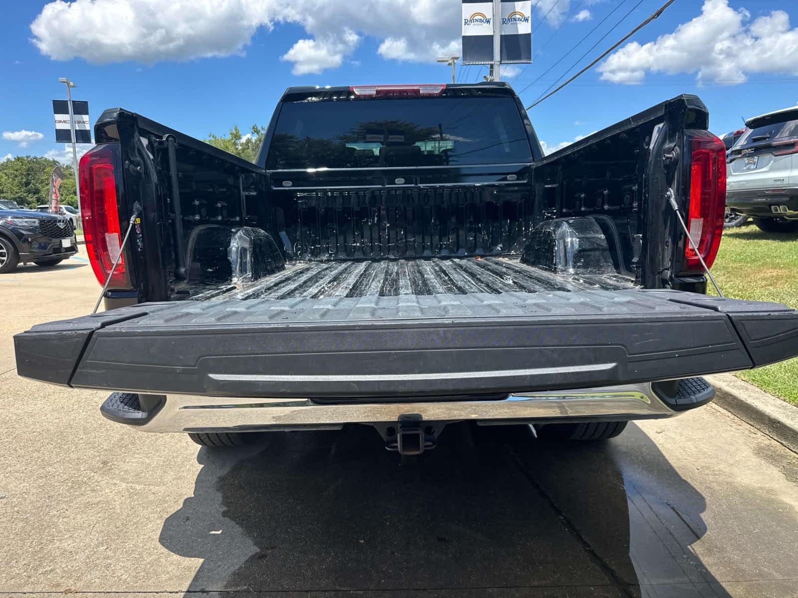 Used 2024 Onyx Black GMC SLT image 7