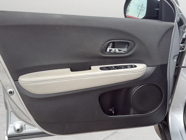 Used 2022 Silver Honda LX image 24
