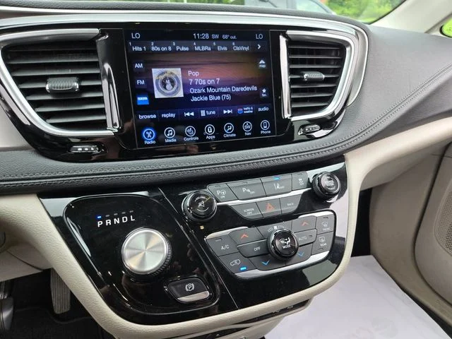 Used 2017 Gray Chrysler Limited image 26