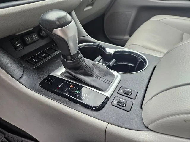 Used 2019  Toyota SE image 24