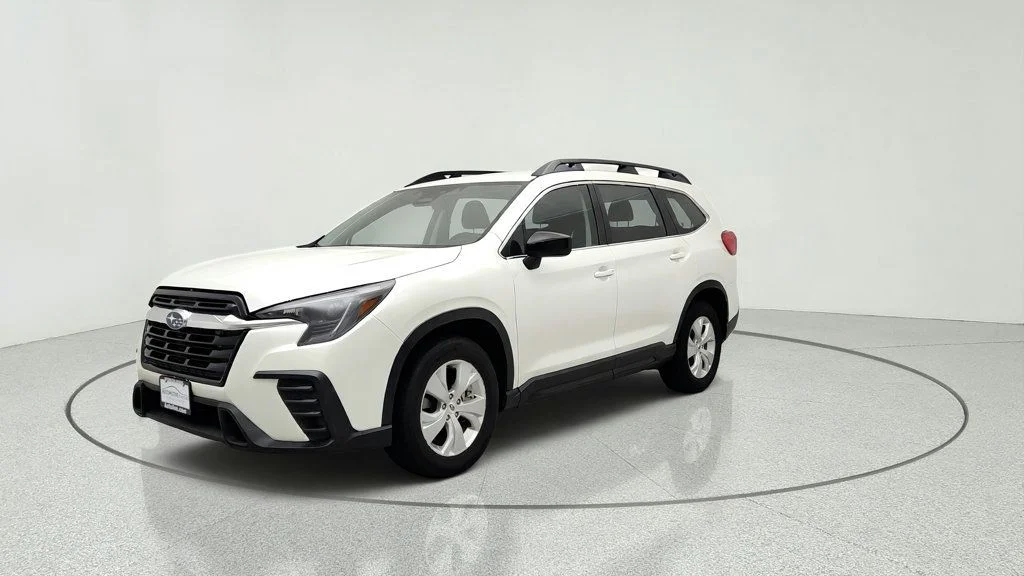 Used 2023 Crystal White Pearl Subaru 8-Seater image 1