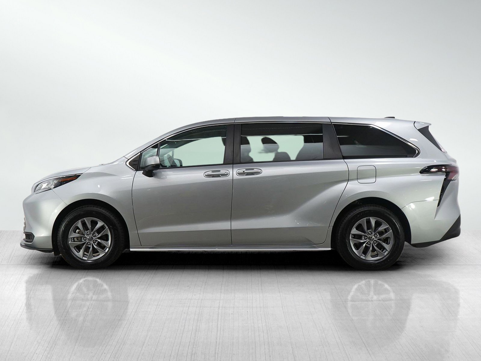 Used 2023 Toyota Sienna LE with VIN 5TDKRKEC4PS145871 for sale in White Bear Lake, Minnesota