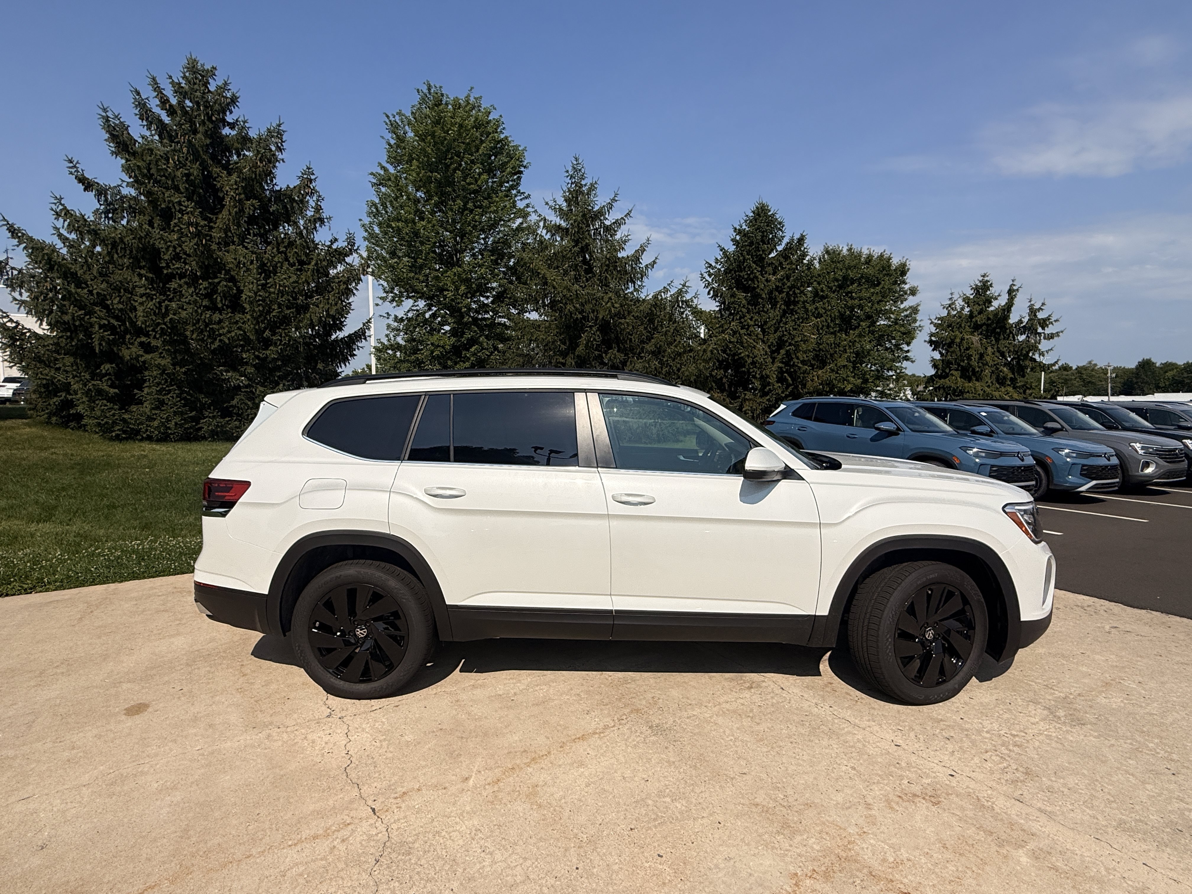 New 2026 Opal White Pearl Volkswagen 2.0T SE w/Technology image 16