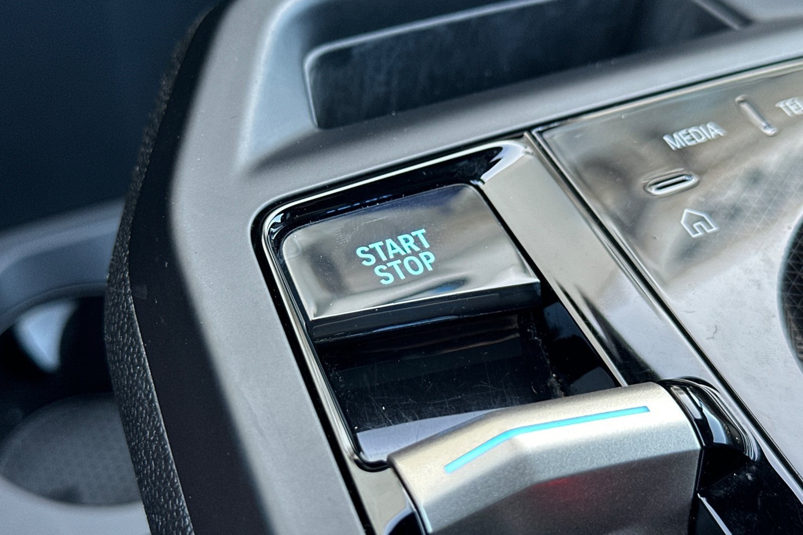 Used 2022 Phytonic Blue Metallic BMW xDrive50 image 22