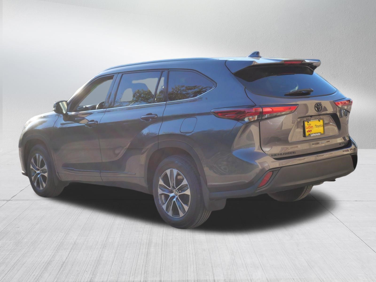 Certified Used 2022 Magnetic Gray Metallic Toyota XLE image 5