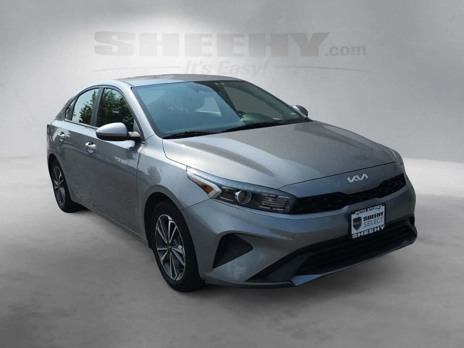 Used 2023 Gray Kia LXS image 2