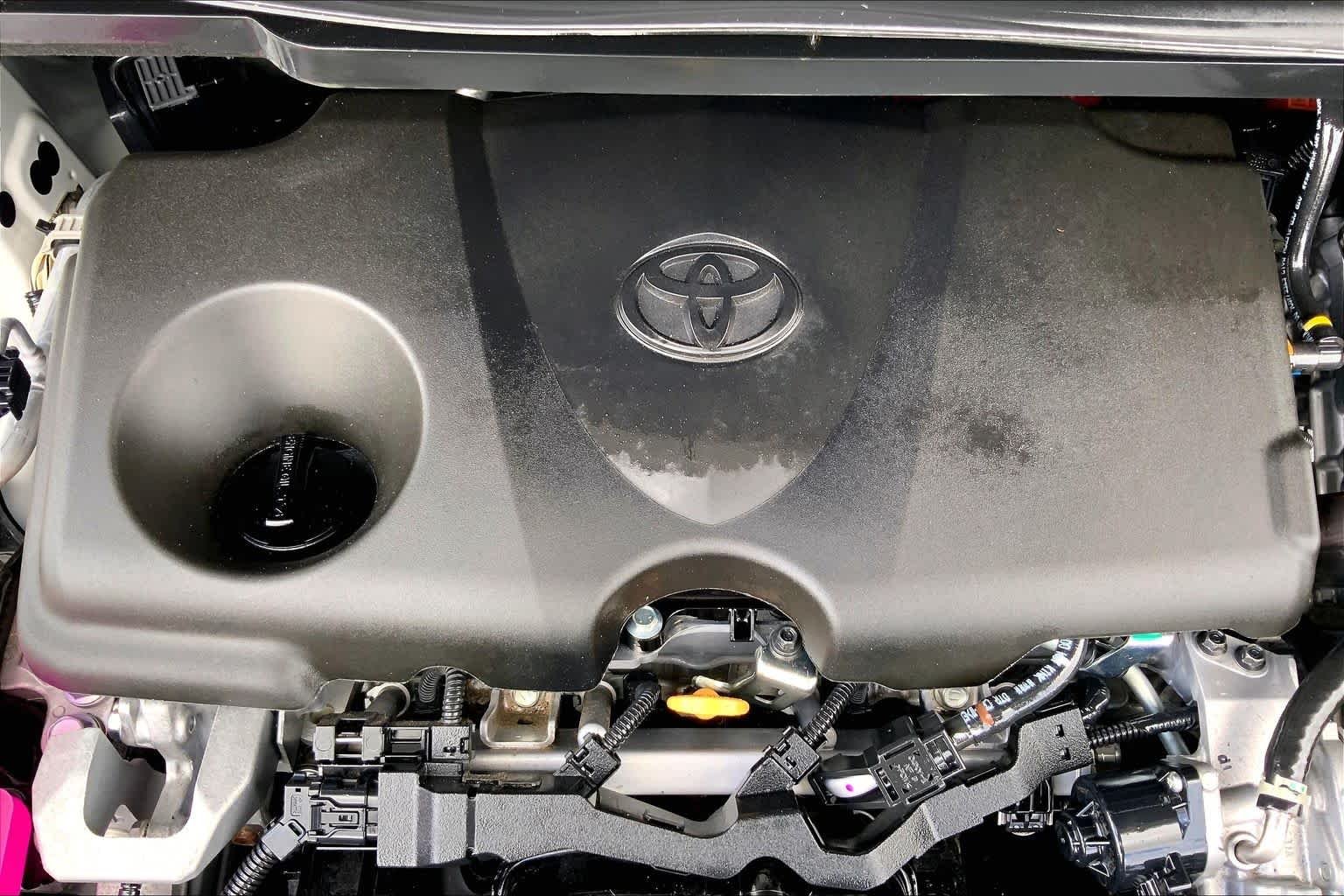 Used 2025 Ice Cap Toyota XSE image 32