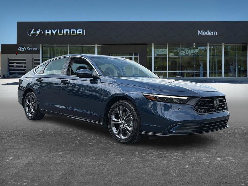 Used 2024 Canyon River Blue Metallic Honda EX-L image 3