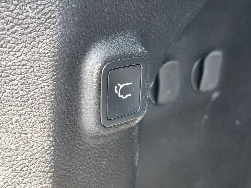 Used 2023 Gray Jeep Altitude image 33