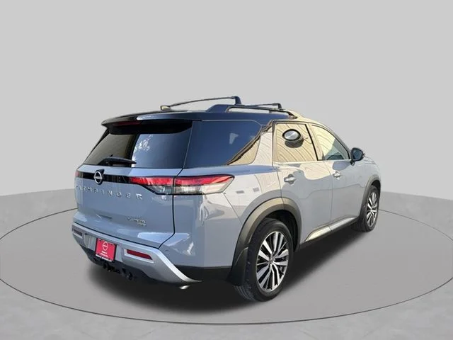 Used 2022 Gray Nissan Platinum image 3